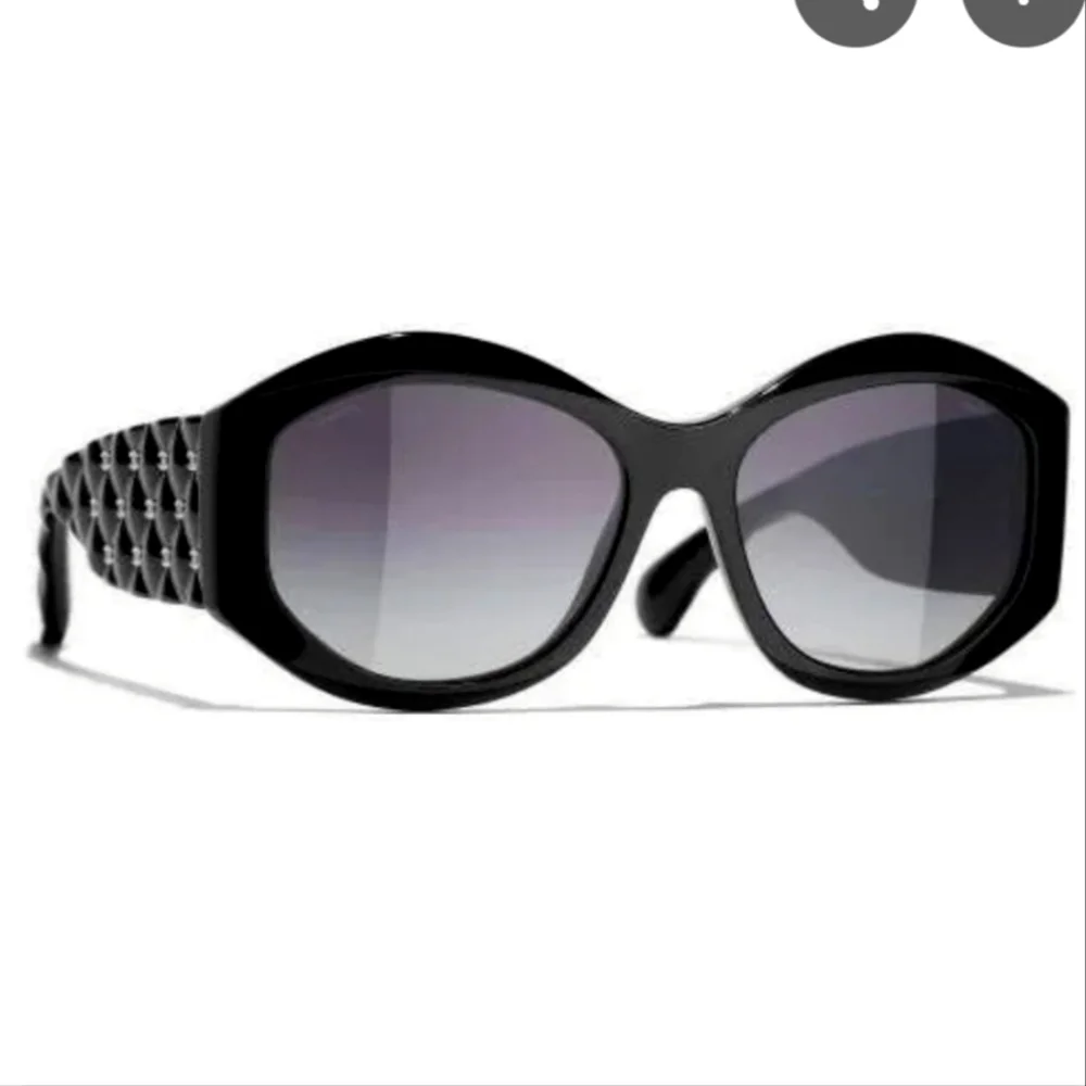 Luxe Style Oversized Sunglasses | Black | Quilted Arm Statement Frames - Picture 2 of 12